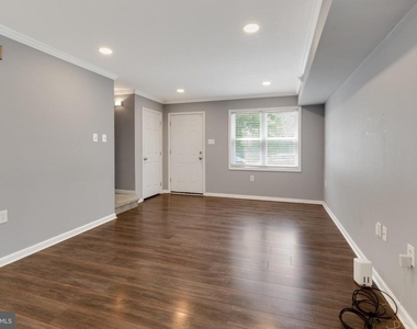 1719 Ridge Avenue - Photo Thumbnail 3