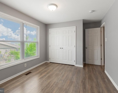 1719 Ridge Avenue - Photo Thumbnail 15