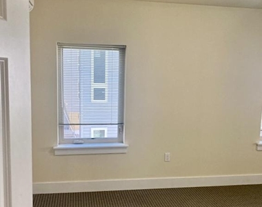 1430 N Cadwallader Street - Photo Thumbnail 5