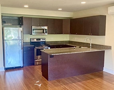 1430 N Cadwallader Street - Photo Thumbnail 2