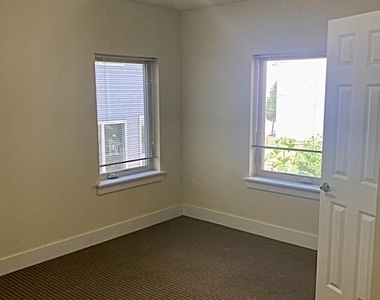 1430 N Cadwallader Street - Photo Thumbnail 4