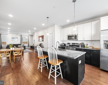 1640 N 5th Court - Photo Thumbnail 2