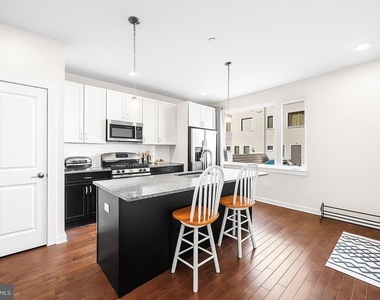 1640 N 5th Court - Photo Thumbnail 1