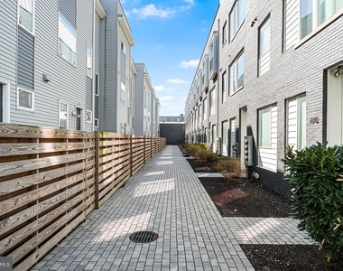 1640 N 5th Court - Photo Thumbnail 13