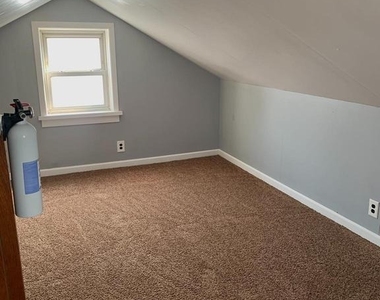 417 Leverington Avenue - Photo Thumbnail 19