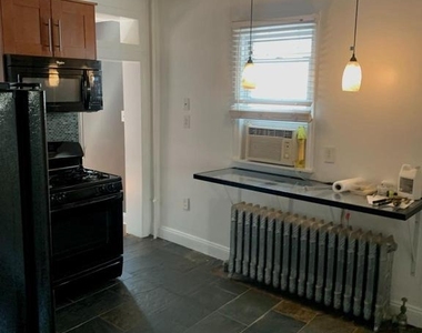 417 Leverington Avenue - Photo Thumbnail 6