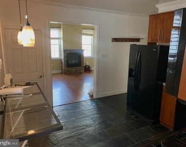 417 Leverington Avenue - Photo Thumbnail 8