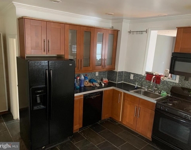 417 Leverington Avenue - Photo Thumbnail 5