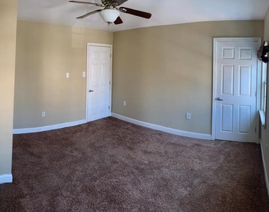 417 Leverington Avenue - Photo Thumbnail 17