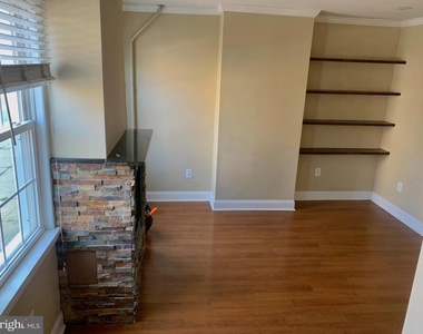 417 Leverington Avenue - Photo Thumbnail 2
