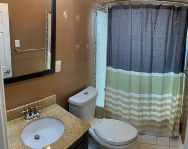 417 Leverington Avenue - Photo Thumbnail 9