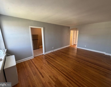 3021 Tyson Avenue - Photo Thumbnail 2