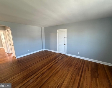 3021 Tyson Avenue - Photo Thumbnail 3