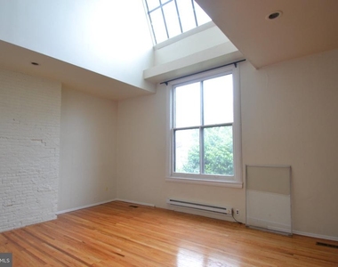 1010 Clinton Street - Photo Thumbnail 4