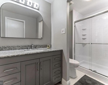 1750 Oakwood Terrace - Photo Thumbnail 16