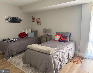 1750 Oakwood Terrace - Photo Thumbnail 21