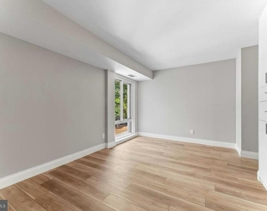 1750 Oakwood Terrace - Photo Thumbnail 20