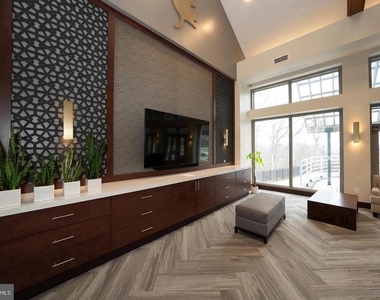 1750 Oakwood Terrace - Photo Thumbnail 28