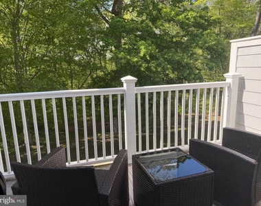 1750 Oakwood Terrace - Photo Thumbnail 25