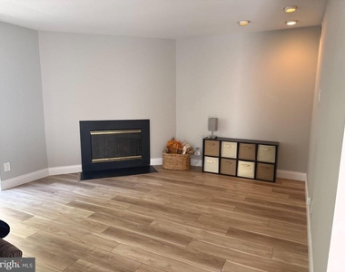 1750 Oakwood Terrace - Photo Thumbnail 11