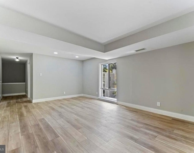 1750 Oakwood Terrace - Photo Thumbnail 8