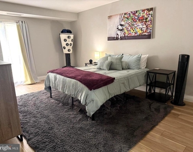 1750 Oakwood Terrace - Photo Thumbnail 14
