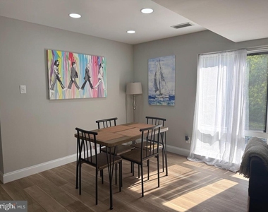 1750 Oakwood Terrace - Photo Thumbnail 9