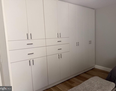 1750 Oakwood Terrace - Photo Thumbnail 23