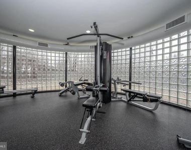 1750 Oakwood Terrace - Photo Thumbnail 29