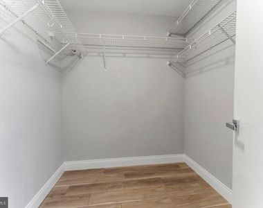 1750 Oakwood Terrace - Photo Thumbnail 18