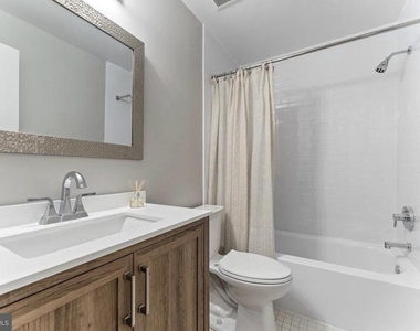 1750 Oakwood Terrace - Photo Thumbnail 12