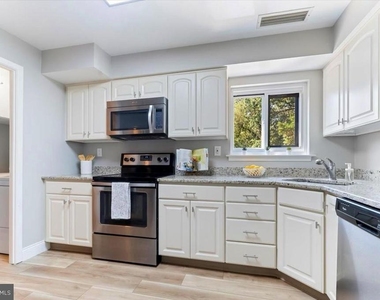 1750 Oakwood Terrace - Photo Thumbnail 1