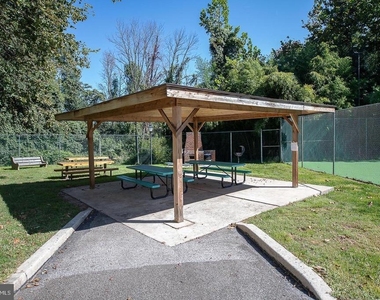 1750 Oakwood Terrace - Photo Thumbnail 32