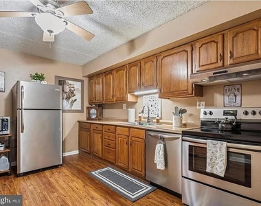 400 Glendale Road - Photo Thumbnail 13