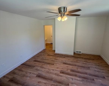 1629 Lincoln Avenue - Photo Thumbnail 17
