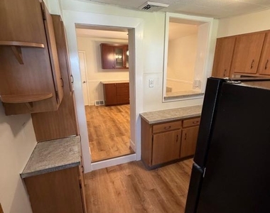1629 Lincoln Avenue - Photo Thumbnail 3