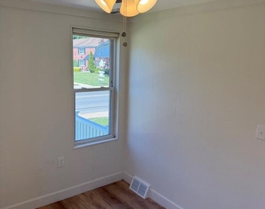 1629 Lincoln Avenue - Photo Thumbnail 27