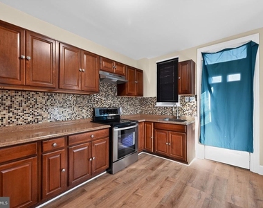 652 Emerald Street - Photo Thumbnail 6