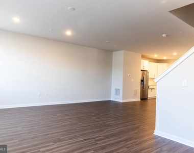 113 Four Leaf Drive - Photo Thumbnail 2