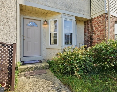 272 Hudson Court - Photo Thumbnail 3