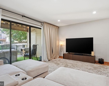 272 Hudson Court - Photo Thumbnail 15