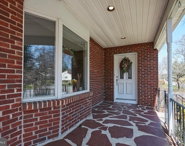 34 Berrien Avenue - Photo Thumbnail 4