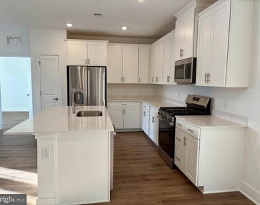 2201 Jacob Francis Way - Photo Thumbnail 1