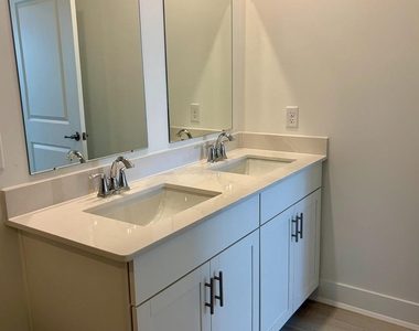 2201 Jacob Francis Way - Photo Thumbnail 4