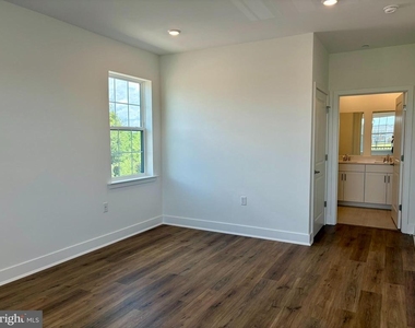 2201 Jacob Francis Way - Photo Thumbnail 3
