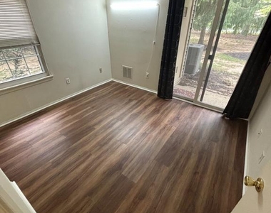 47 Wyndham Place - Photo Thumbnail 19