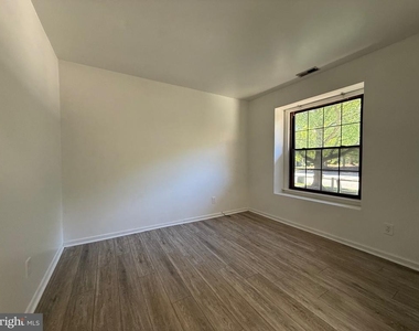 343 Brookdale Boulevard - Photo Thumbnail 6