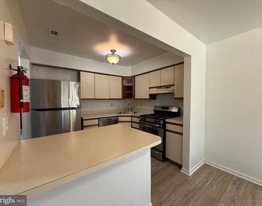 343 Brookdale Boulevard - Photo Thumbnail 5