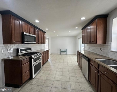 8 Cooper Avenue - Photo Thumbnail 12