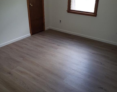 107 W Branch Avenue - Photo Thumbnail 6
